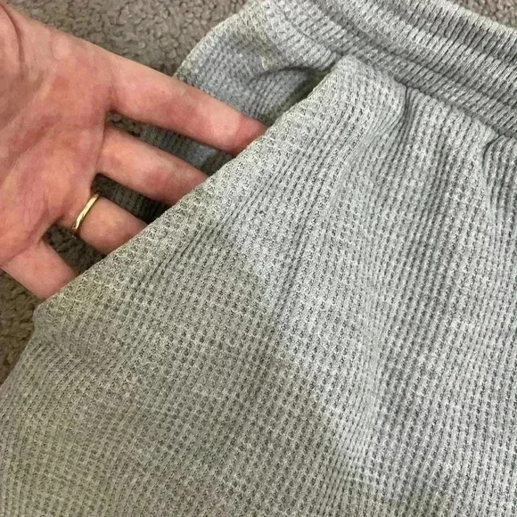 NY & Co grey waffle texture shorts size medium - Picture 3 of 5